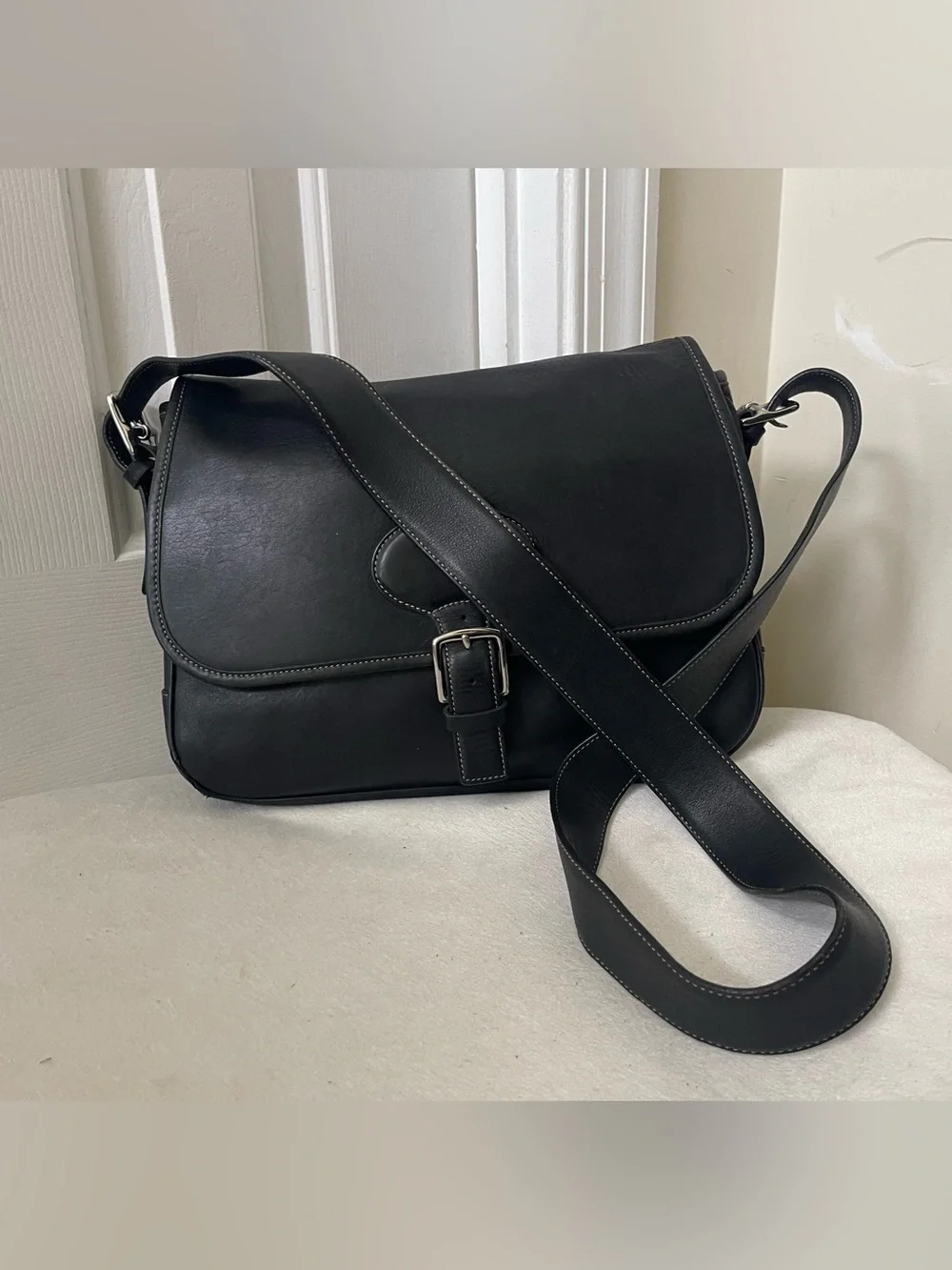 Coach Hamptons Vintage black leather messenger flap crossbody bag